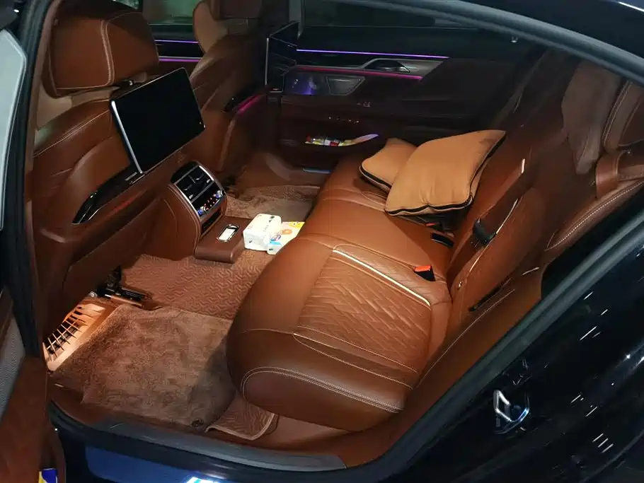 BMW 7 Series 2020 — фото 11