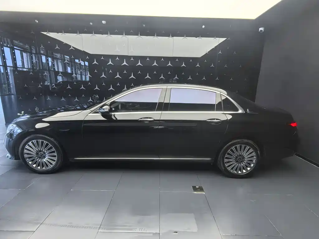 Mercedes-Benz E-Class 2023 — фото 13