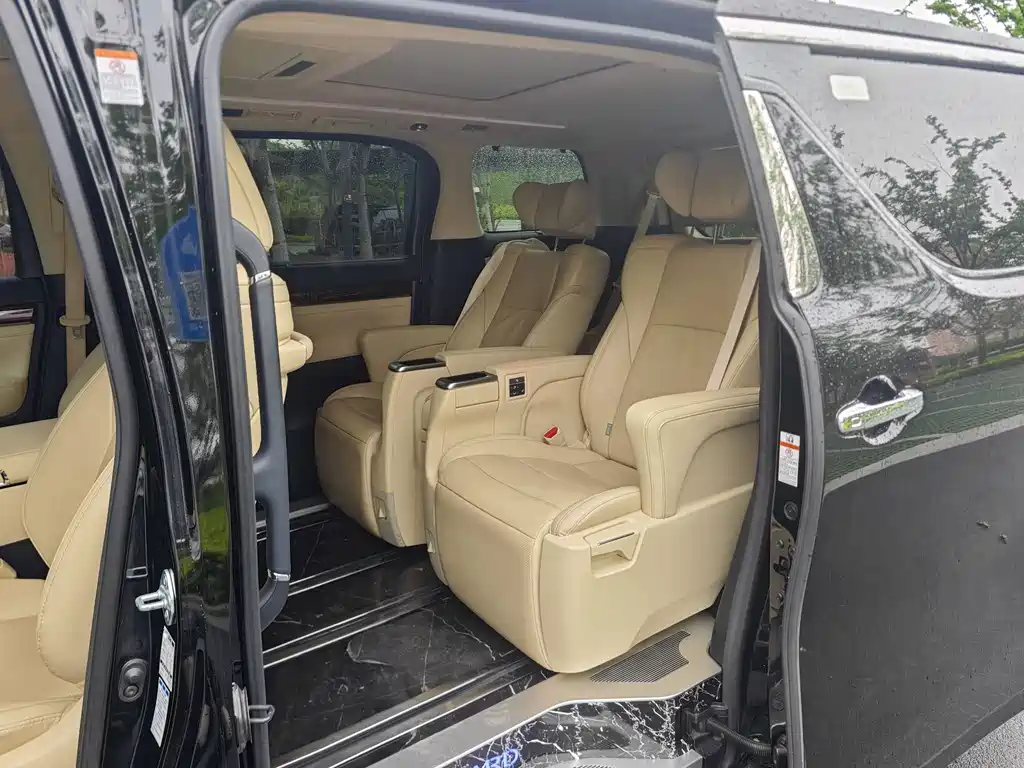 Toyota Alphard 2021 — фото 9