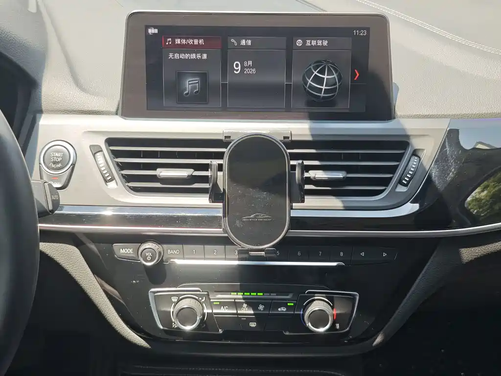 BMW 1 Series 2020 — фото 14