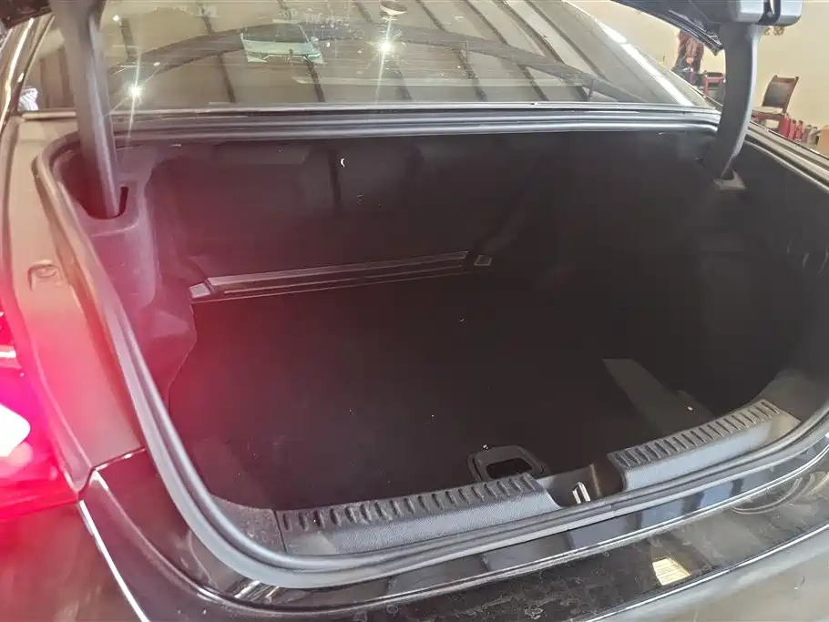 Mercedes-Benz E-Class 2024