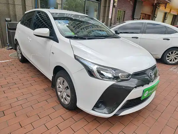 Toyota Yaris L 2023