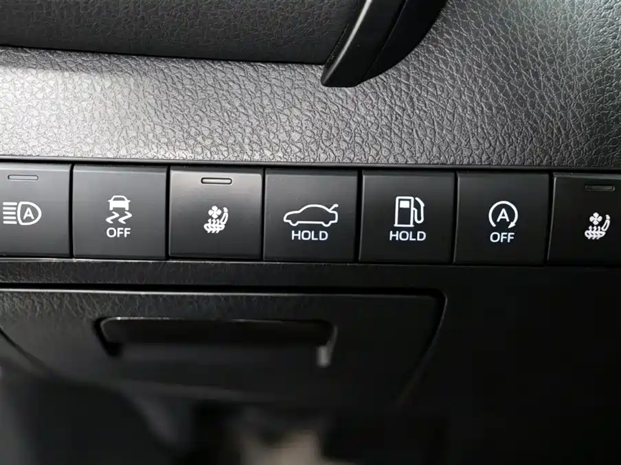 Toyota Camry 2023 — фото 13