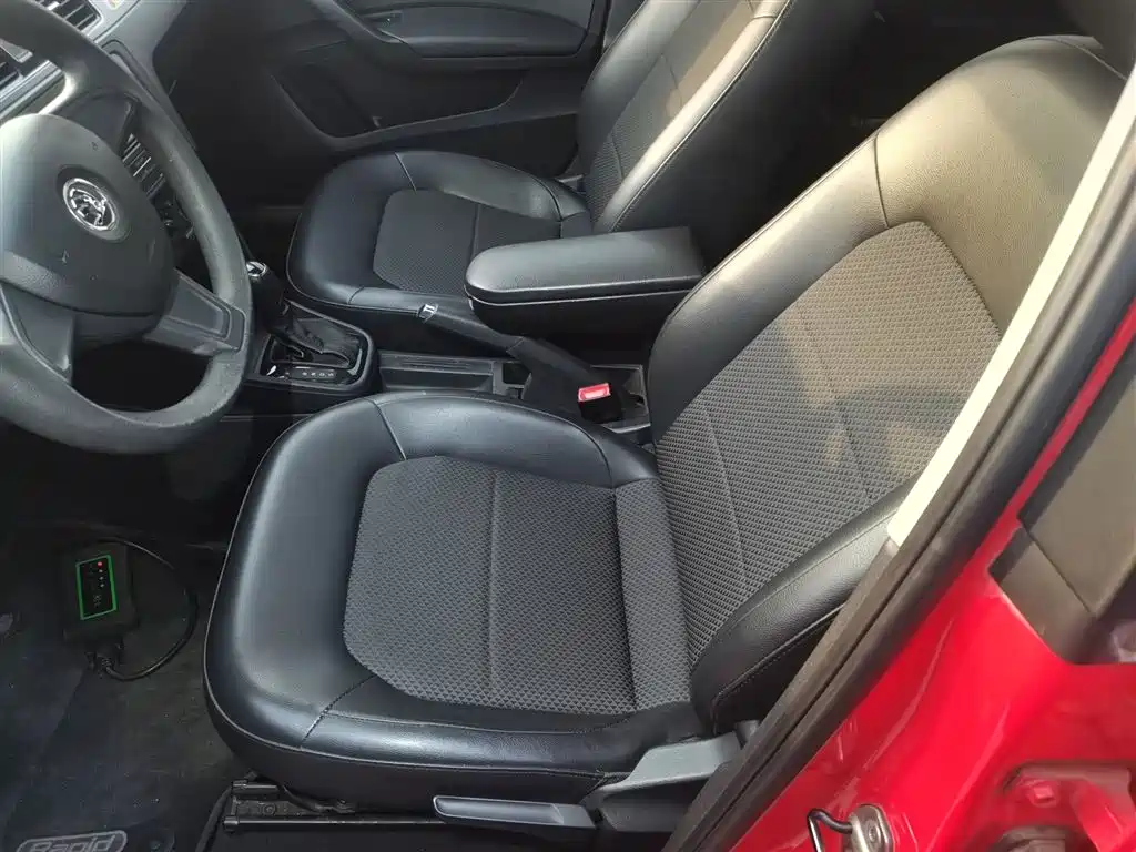 Skoda Rapid Spaceback 2014 — фото 15