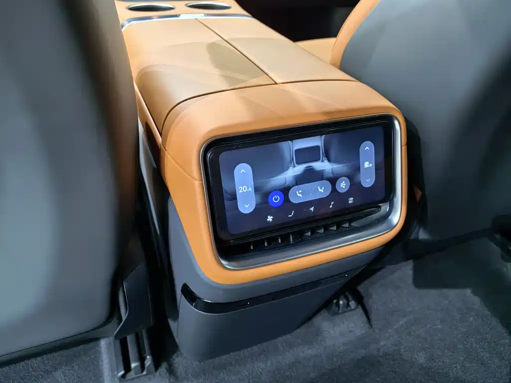 Xiaomi YU7 2025 — фото 12