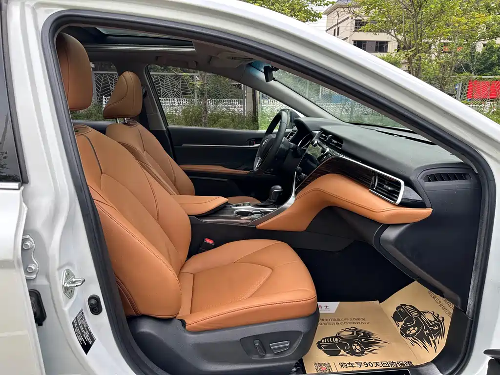 Toyota Camry 2020 — фото 12