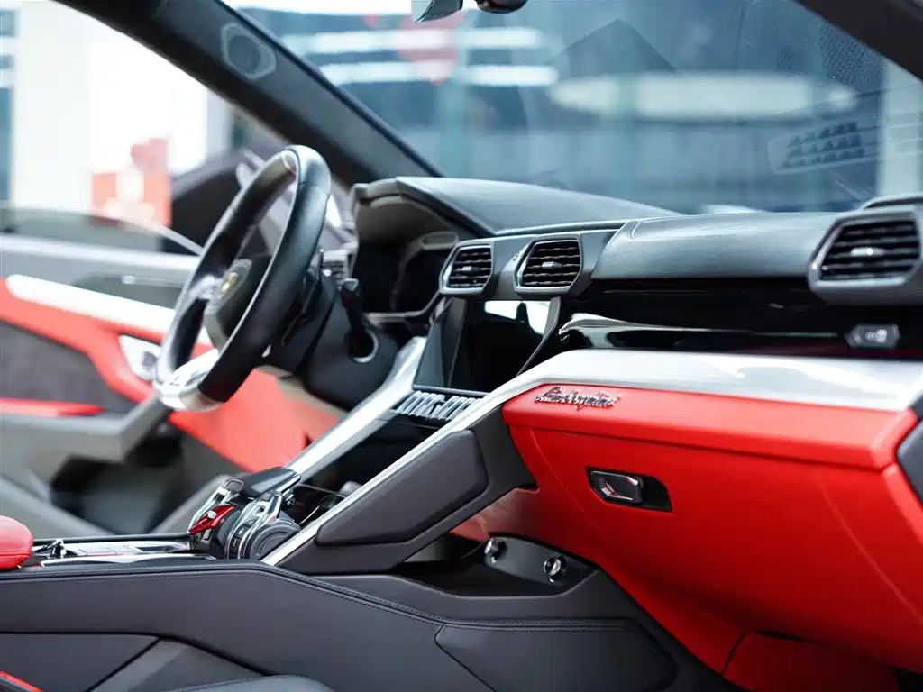 Lamborghini Urus 2019 — фото 45