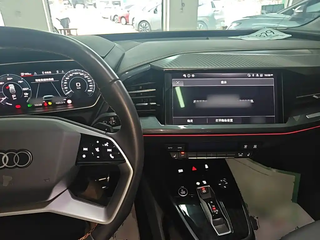 Audi Q4 e-tron 2023 — фото 10