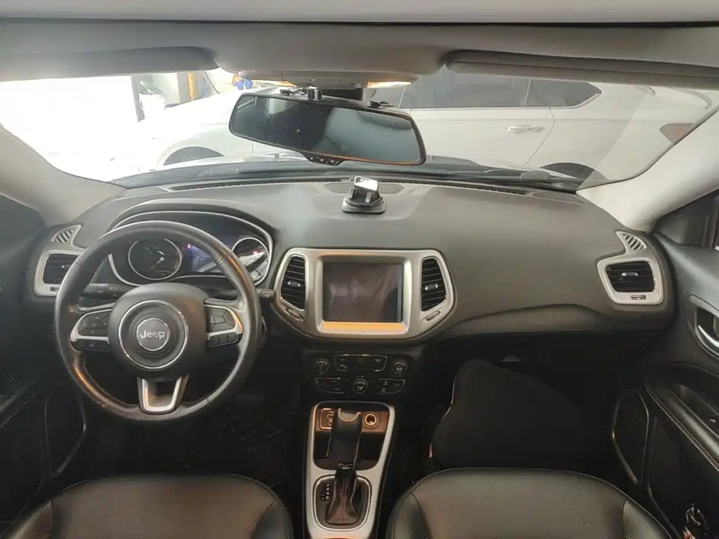 Jeep Compass 2019 — фото 10