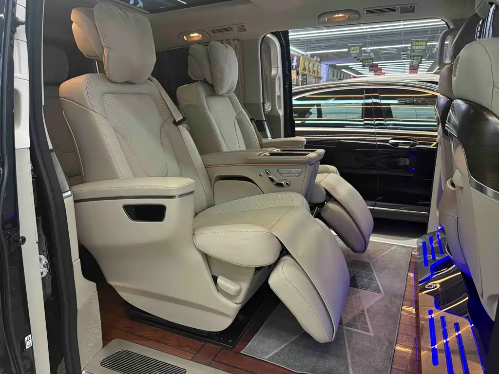 Mercedes-Benz V-Class 2023 — фото 14