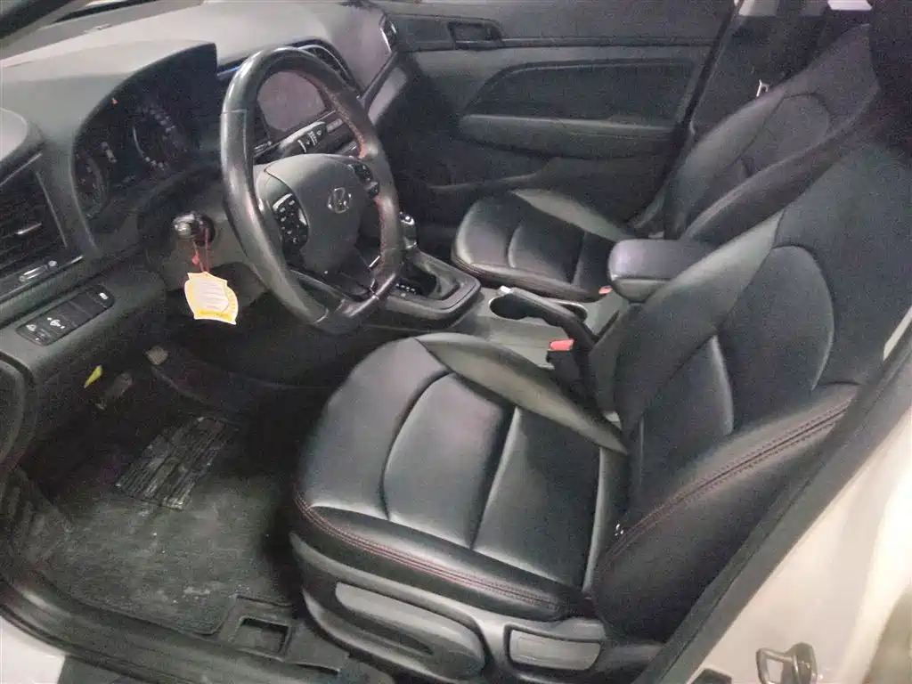 Hyundai Elantra 2018 — фото 11