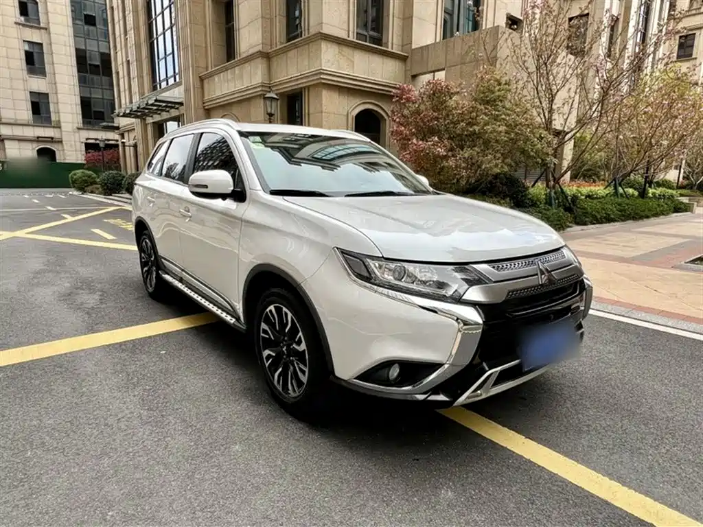 Mitsubishi Outlander 2021 — фото 25