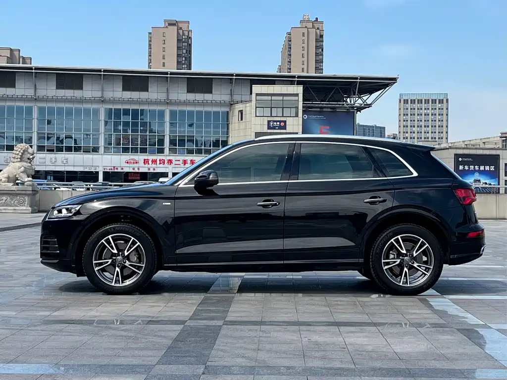 Audi Q5L 2021 — фото 3