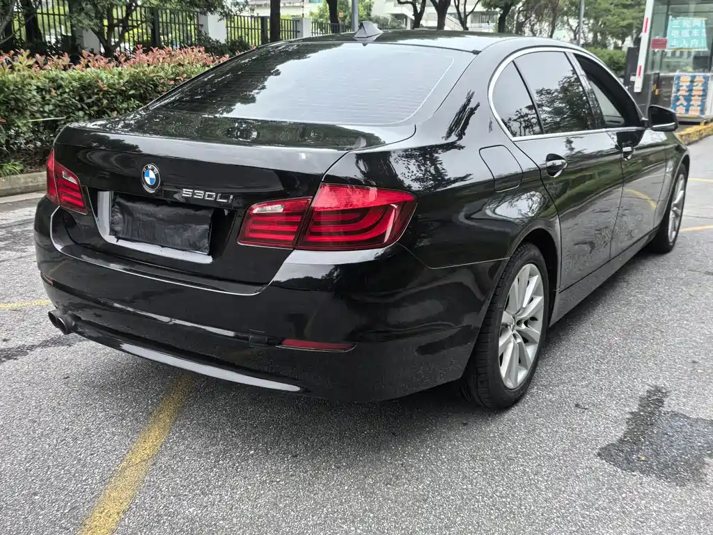 BMW 5 Series 2013 — фото 11