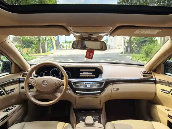 Mercedes-Benz S-Class 2012
