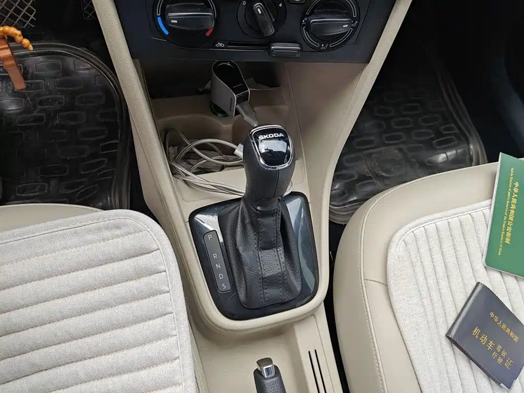 Skoda Rapid 2015 — фото 15