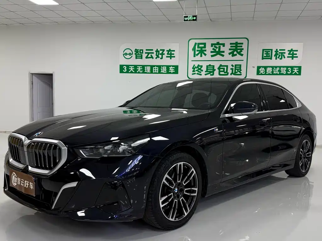 BMW 5 Series 2024 — фото 1