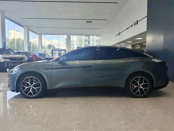 BYD Han L 2025