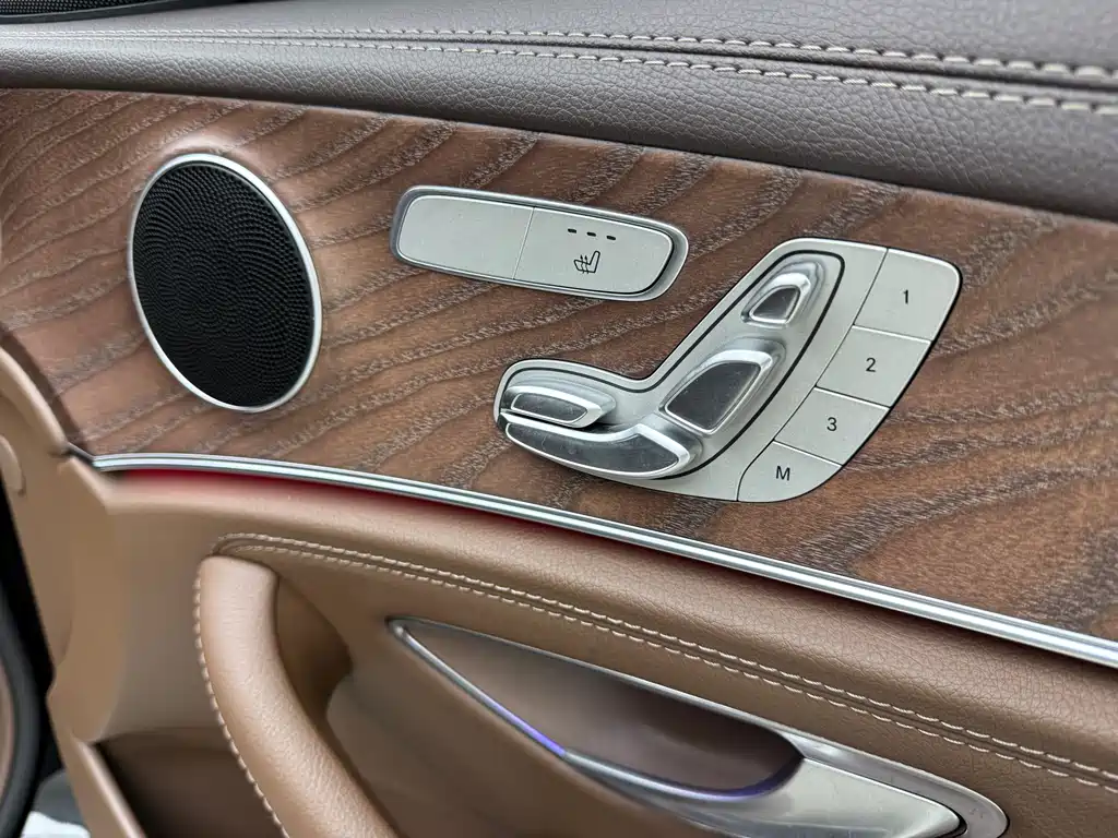Mercedes-Benz E-Class 2023 — фото 18