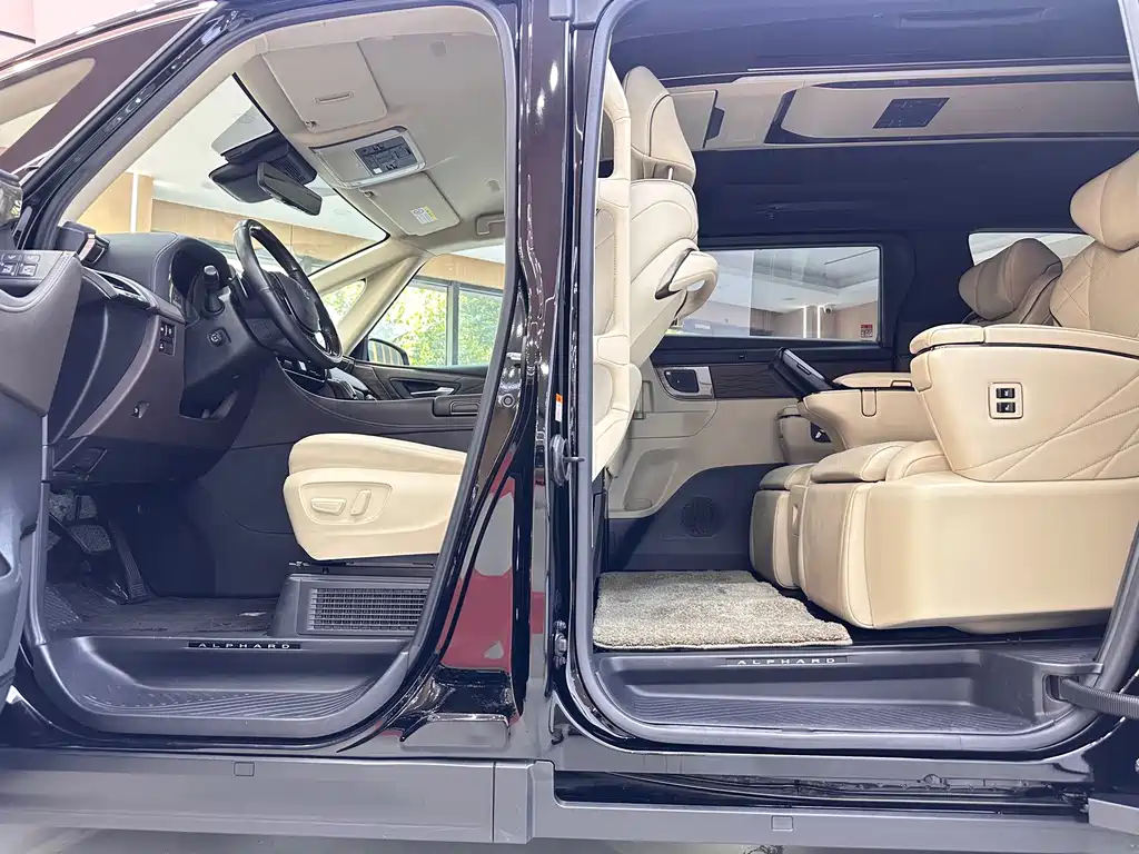 Toyota Alphard 2024 — фото 10