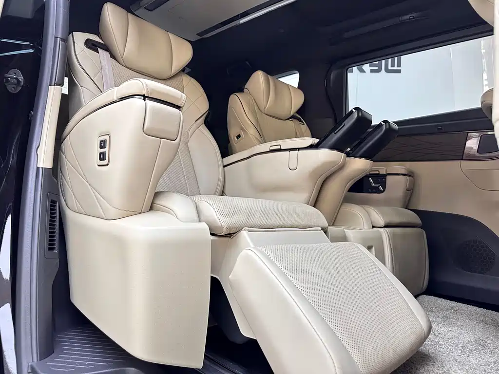 Toyota Alphard 2024 — фото 6
