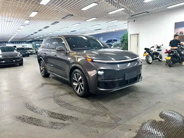 Li Auto L8 2023