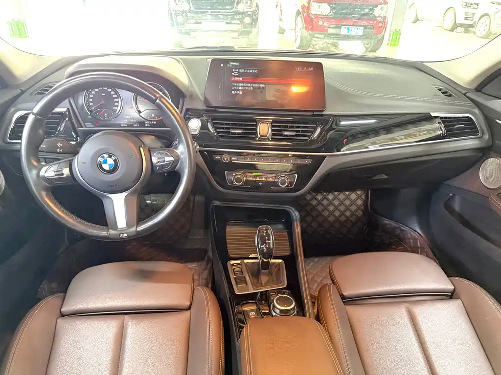 BMW 1 Series 2022 — фото 10