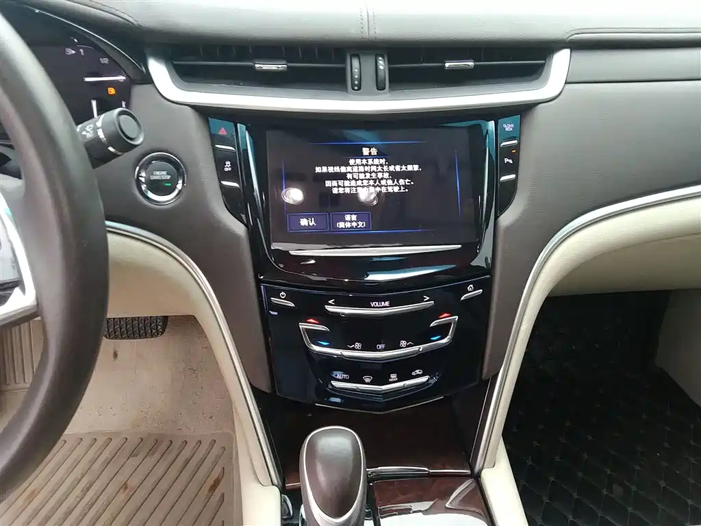Cadillac XTS 2017 — фото 13
