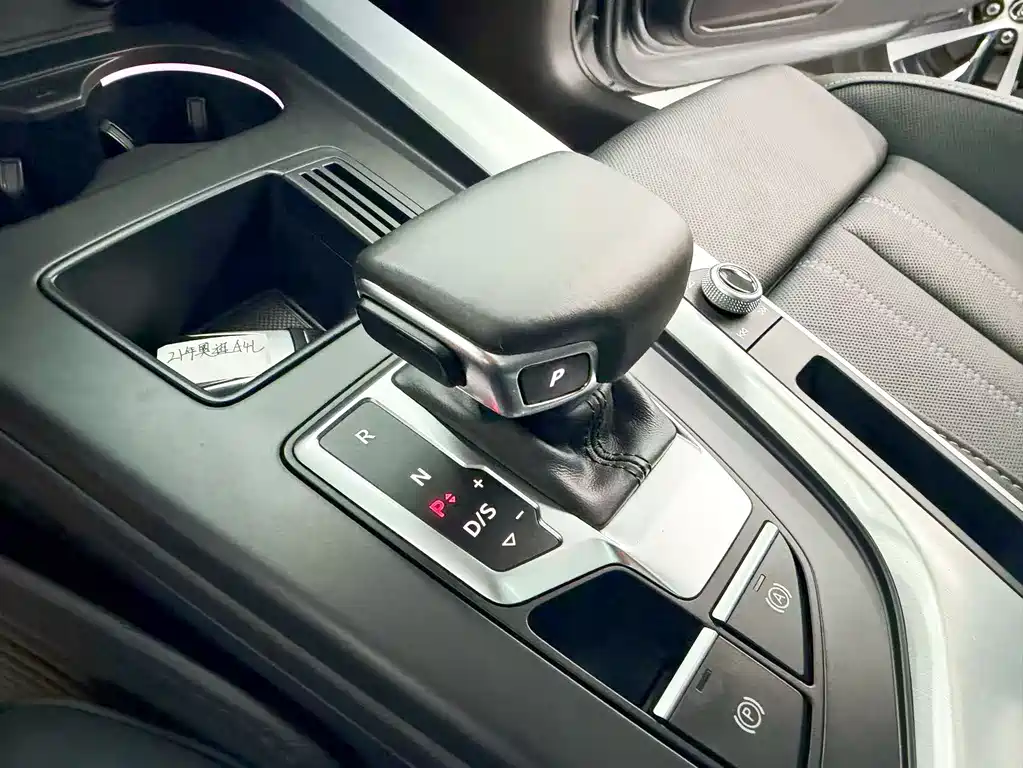 Audi A4L 2021 — фото 12