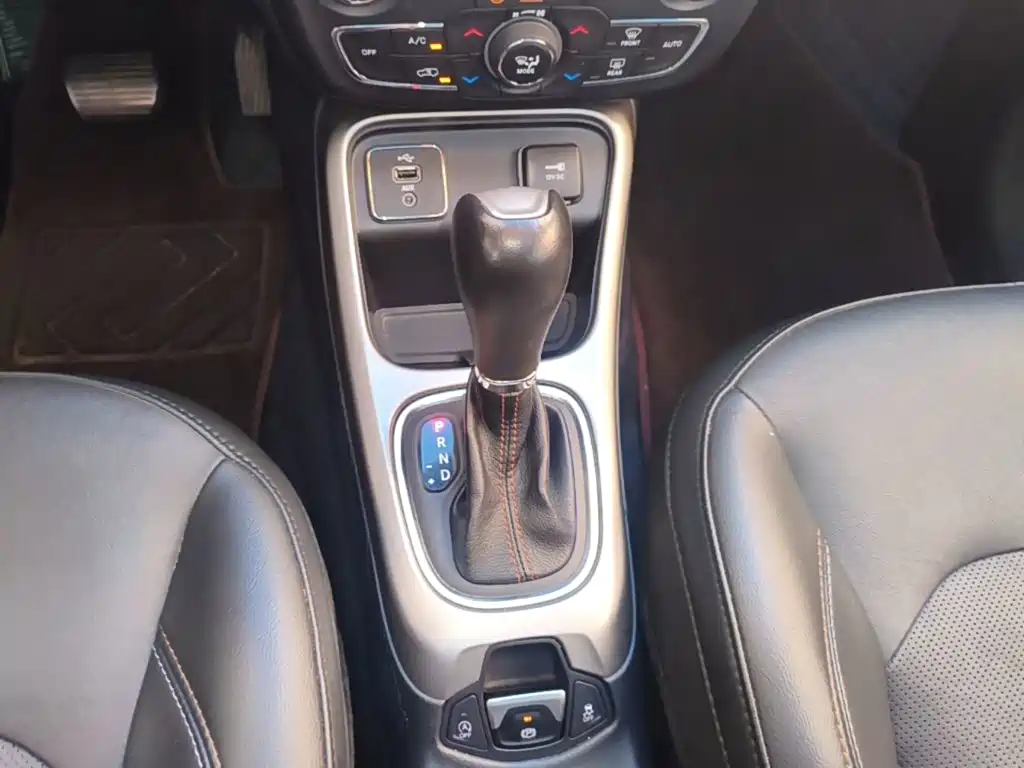 Jeep Compass 2019 — фото 14