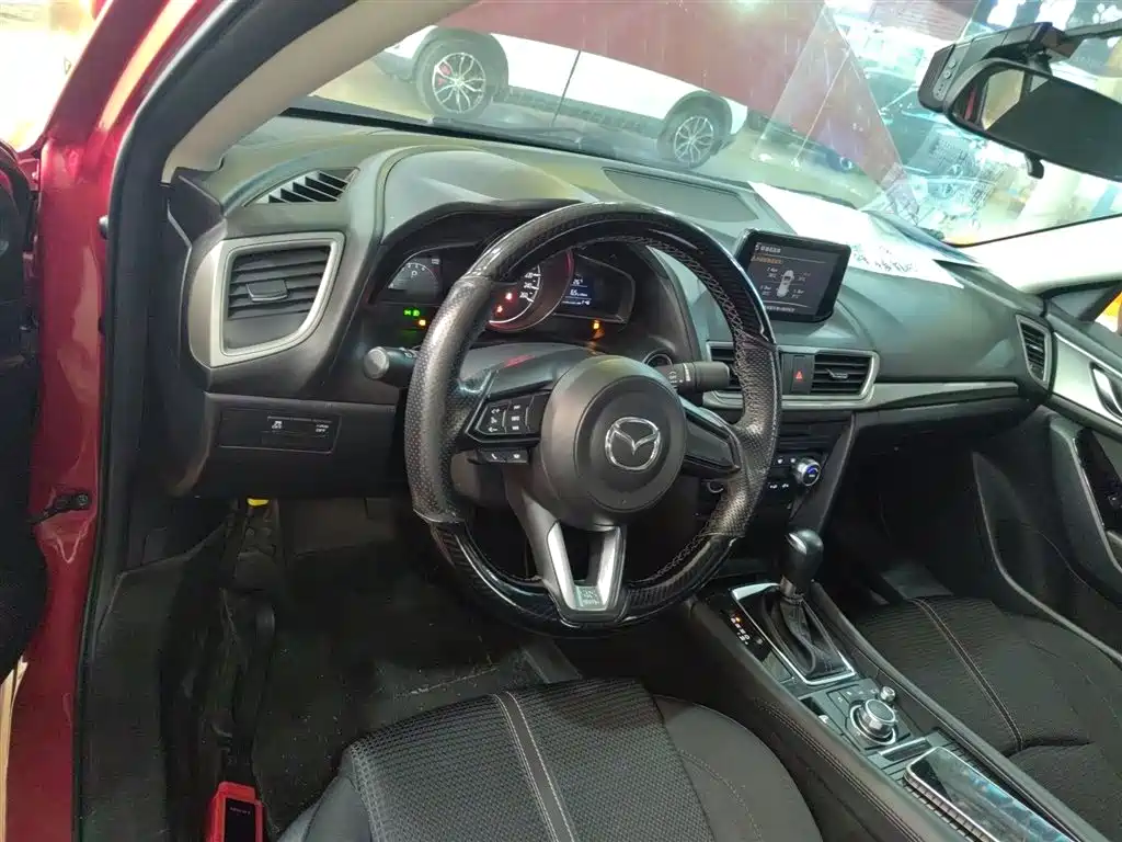 Mazda 3 Axela 2019 — фото 10