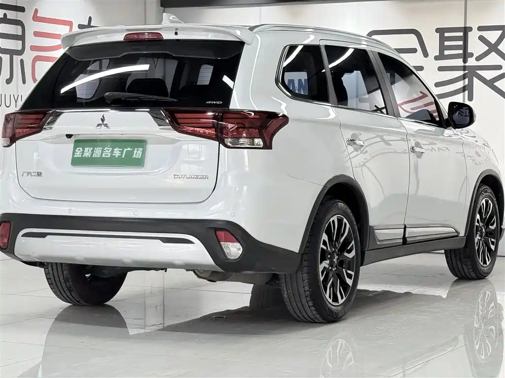 Mitsubishi Outlander 2020 — фото 6