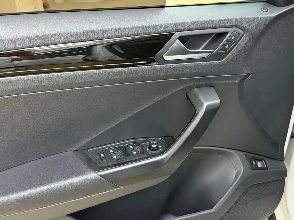 Volkswagen T-Roc 2022 — фото 10