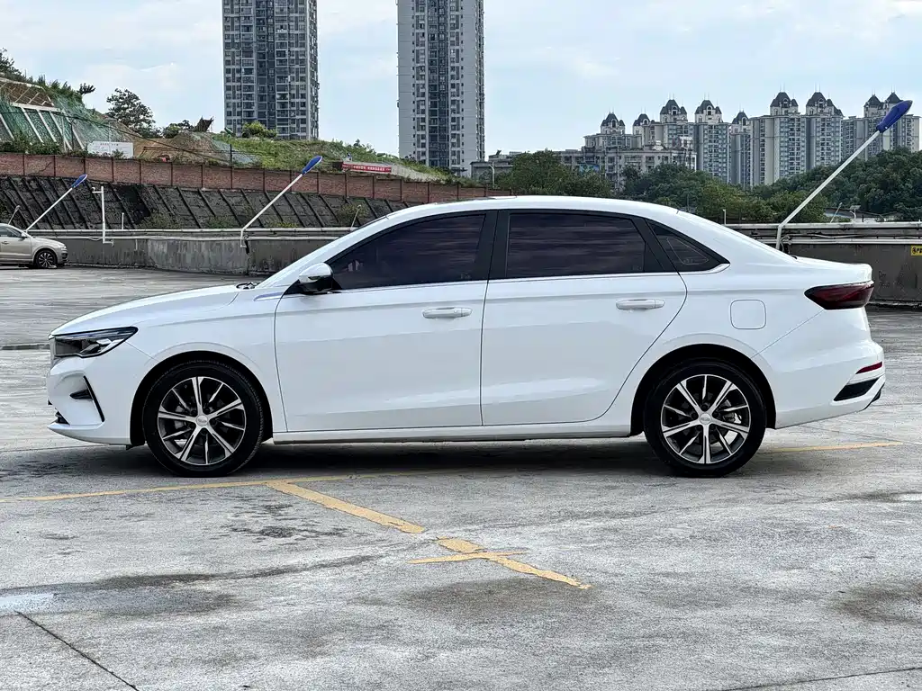 Geely Emgrand 2023 — фото 8
