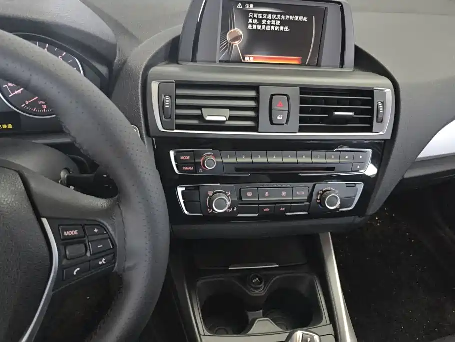 BMW 1 Series 2017 — фото 13