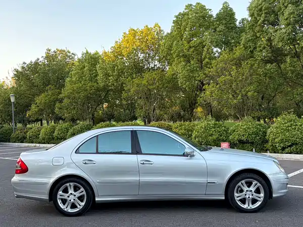 Mercedes-Benz E-Class 2009