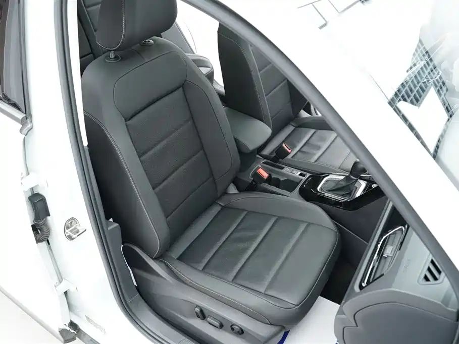 Volkswagen T-Roc 2023 — фото 30