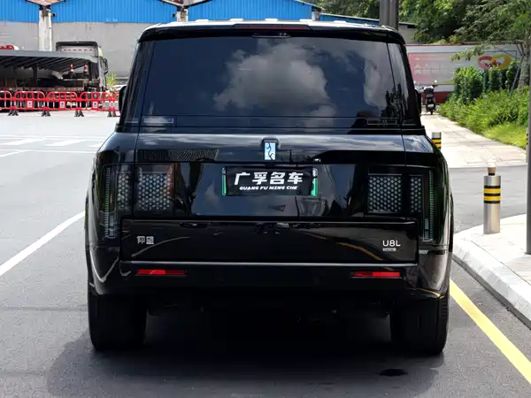 Yangwang U8 L 2026