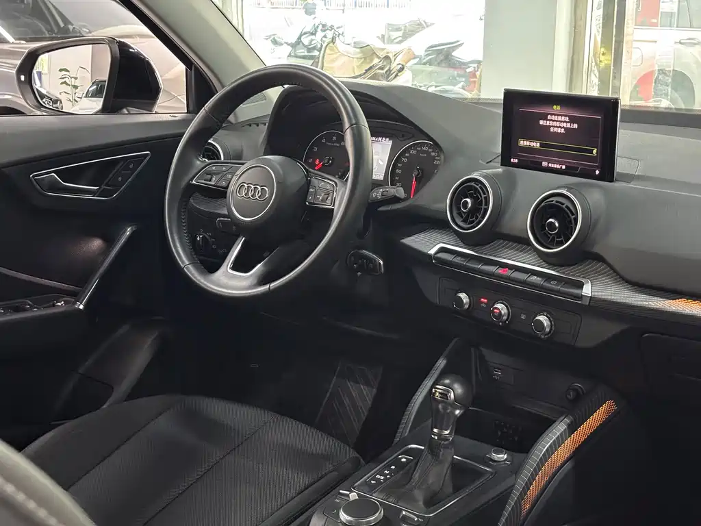 Audi Q2L 2019