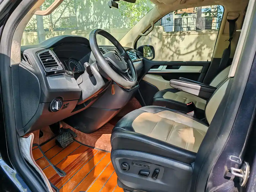 Volkswagen Multivan 2017 — фото 10