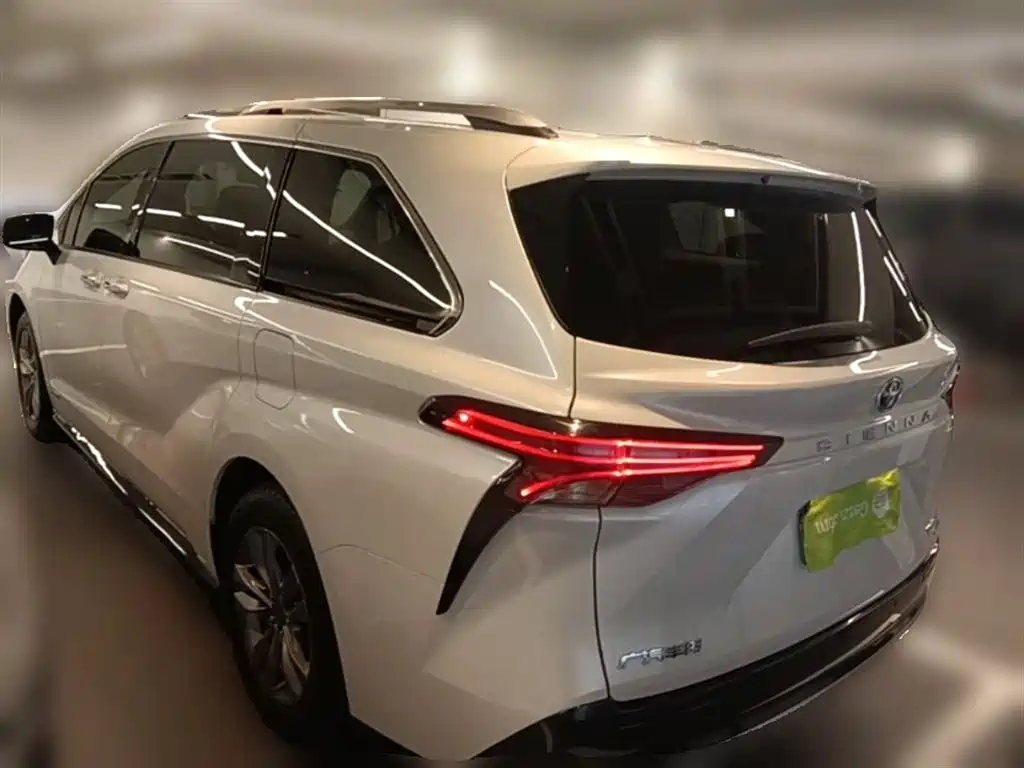Toyota Sienna 2022 — фото 9