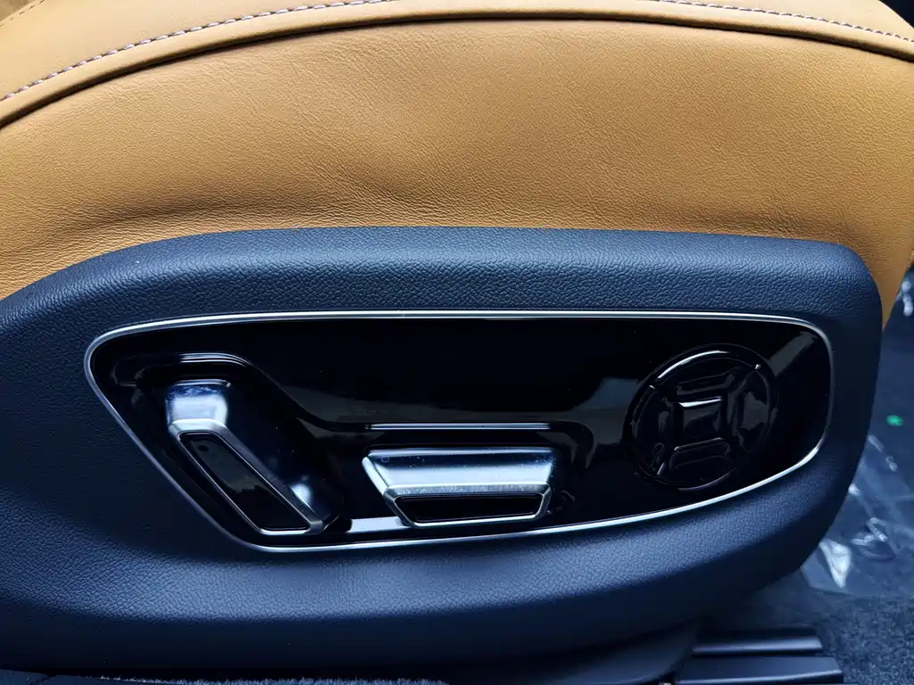 Audi A8 — фото 20