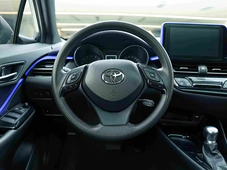 Toyota C-HR 2019 — фото 18