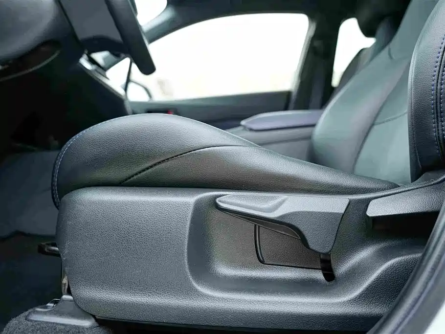 Toyota C-HR 2019 — фото 13