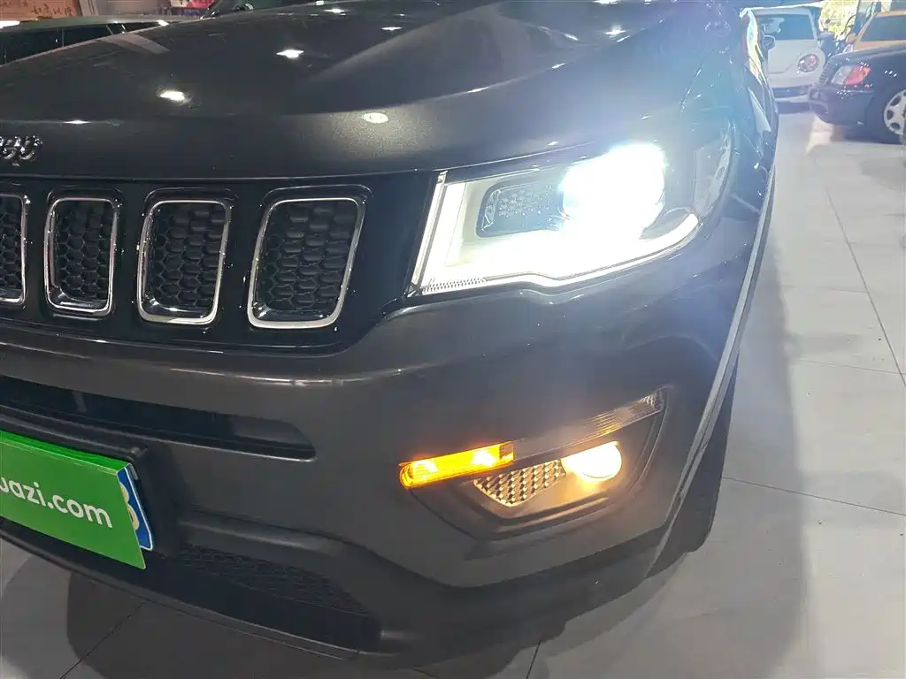 Jeep Compass 2017 — фото 24