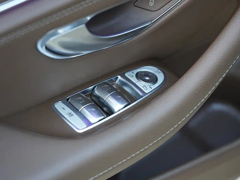 Mercedes-Benz E-Class 2021 — фото 16