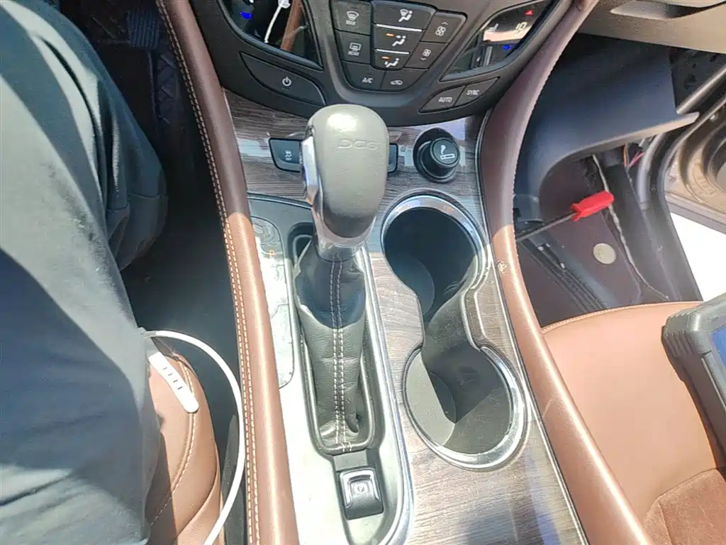 Buick Envision Plus 2017 — фото 14
