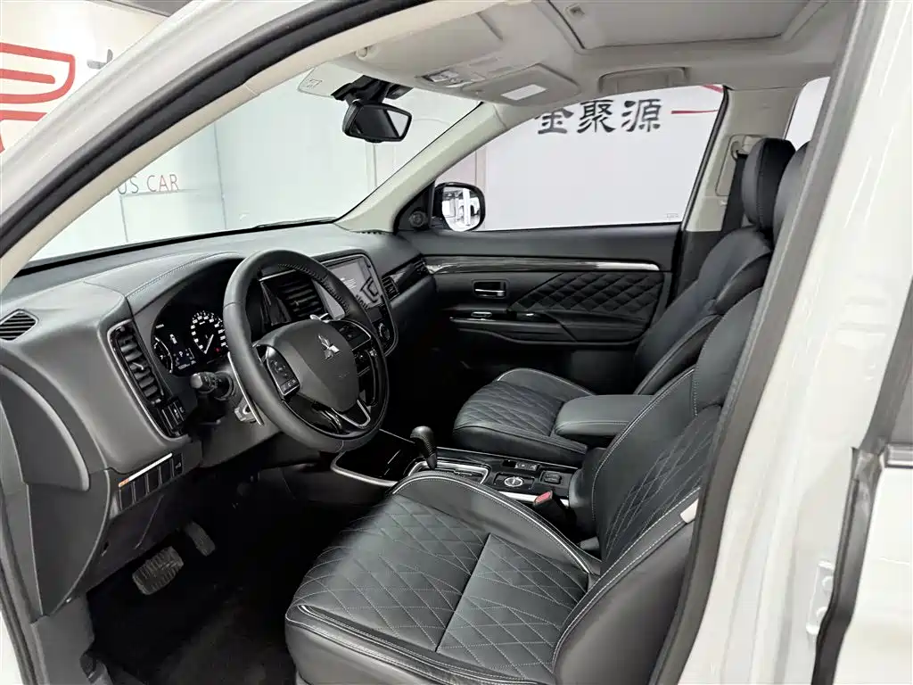 Mitsubishi Outlander 2020 — фото 8