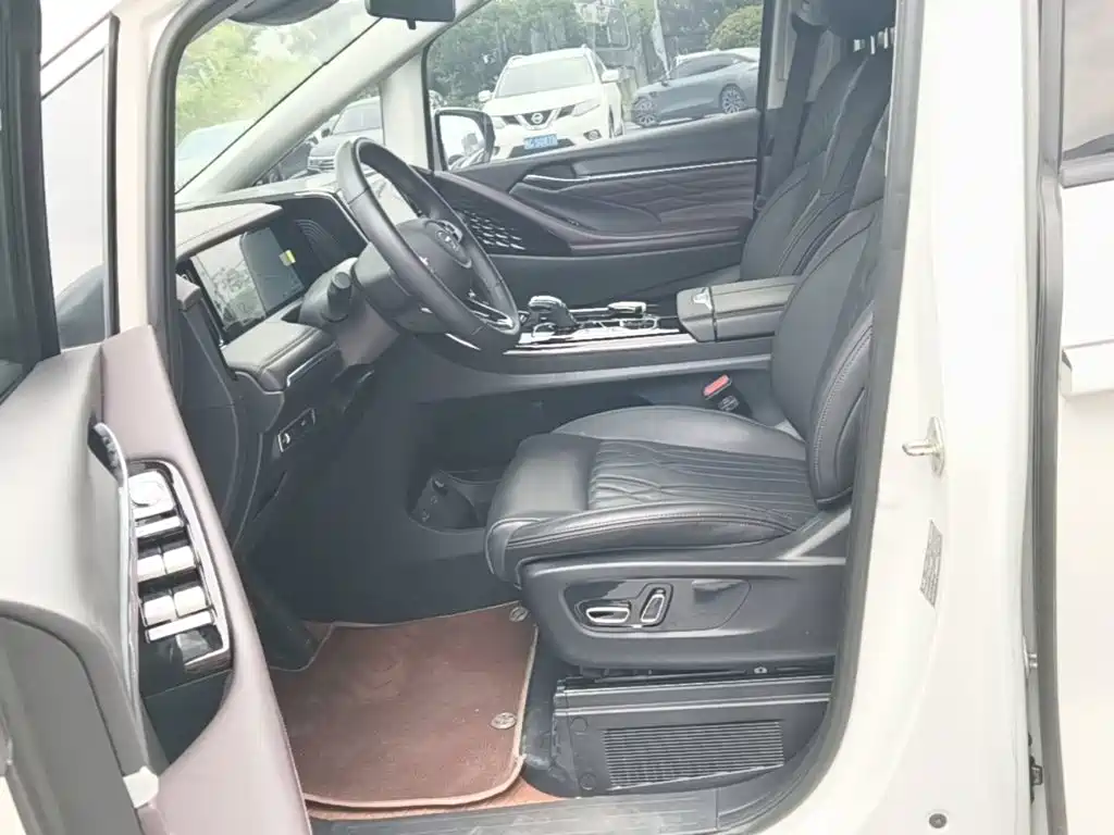 GAC Trumpchi M8 2023 — фото 15