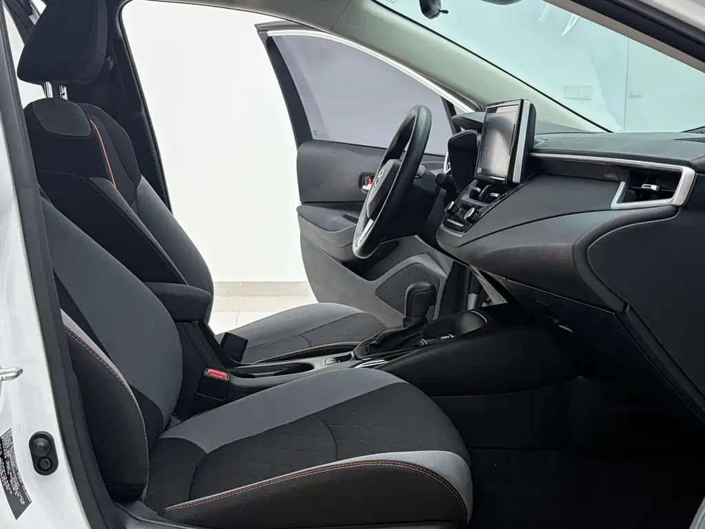 Toyota Corolla 2023 — фото 10